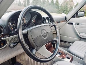 Mercedes-Benz 560 SL 1986 года  (NA)